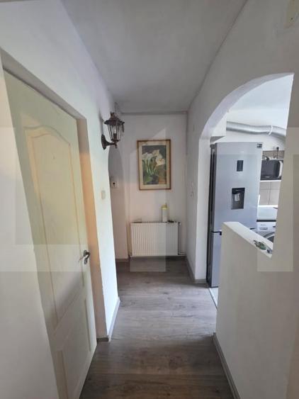 Apartament cu 2 camere semidecomandat, mobilat în Simeria