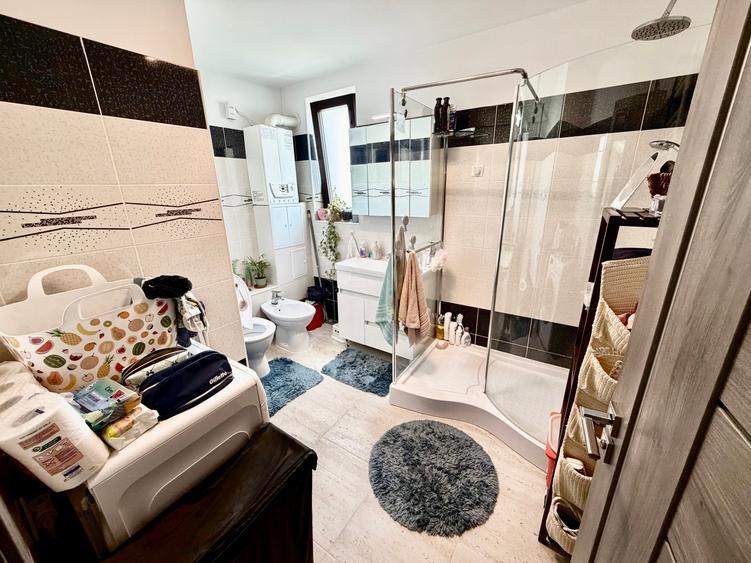 Duplex cu 6 camere cu Canalizare în Sud