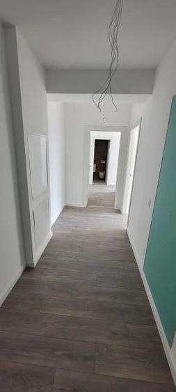 Apartament cu 3 camere decomandat în Baicului