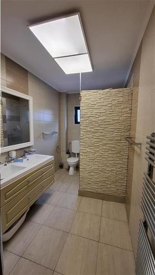 Duplex cu 4 camere cu Piscina în Rediu