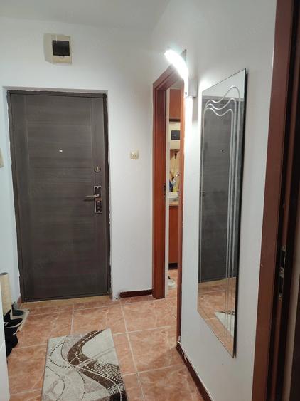 Apartament cu 4 camere semidecomandat în Exterior Vest