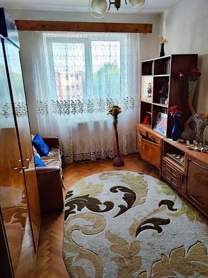 Apartament cu 3 camere semidecomandat în Turda