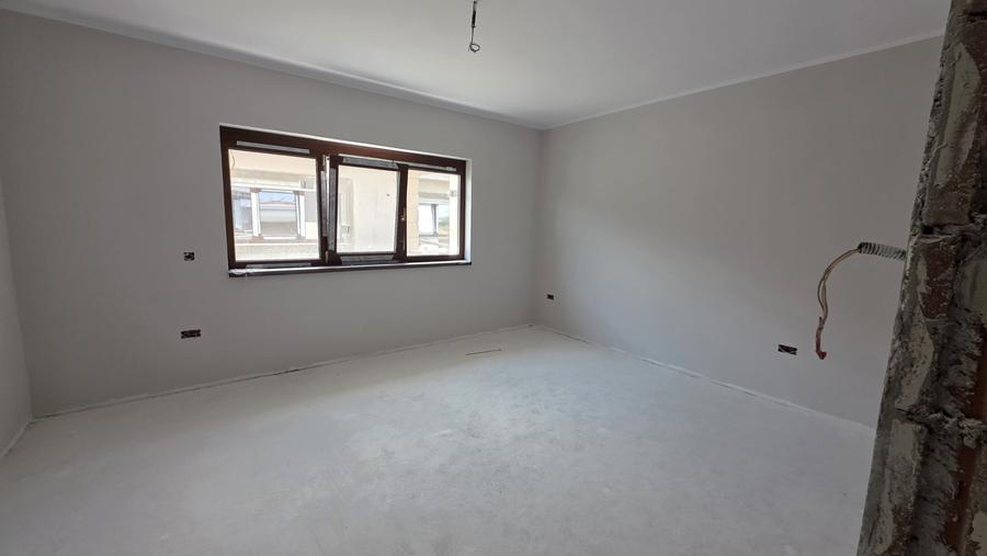 Duplex cu 5 camere cu Canalizare în Dumbrăvița