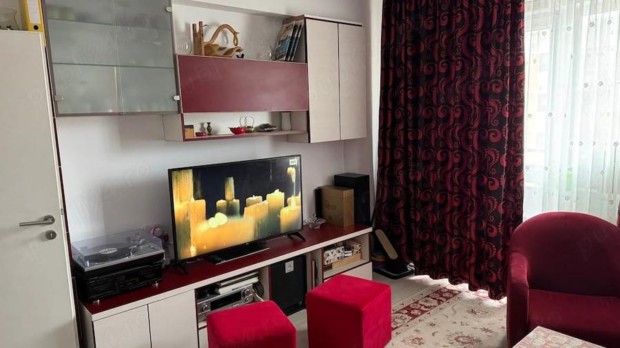 Apartament cu 3 camere decomandat în Tractorul