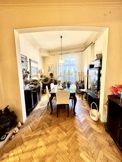 Apartament cu 5 camere decomandat în Armeneasca