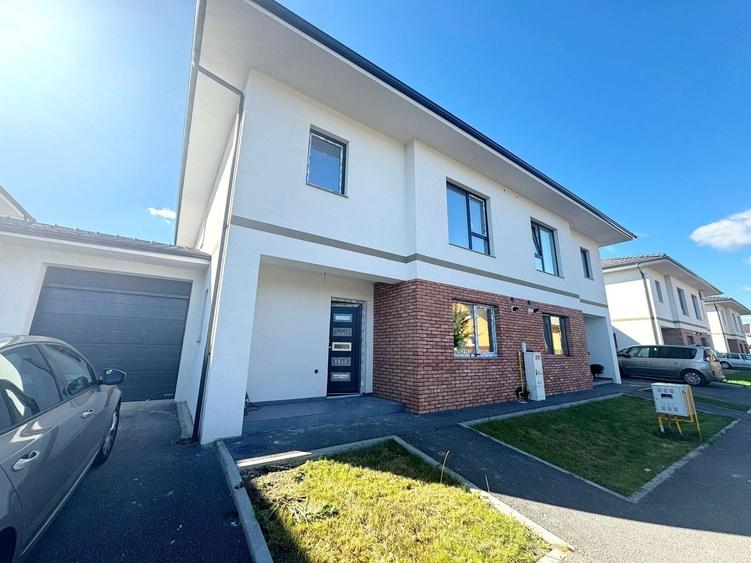 Duplex cu 4 camere cu Canalizare în Florești