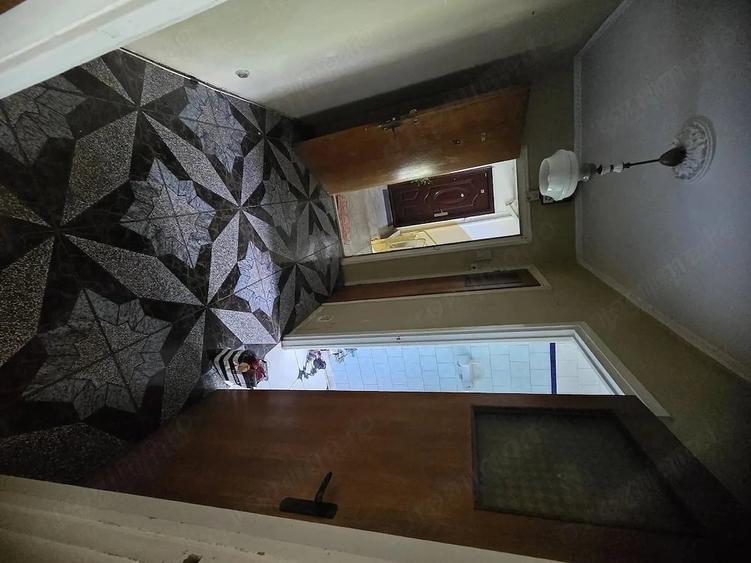 Apartament cu 3 camere semidecomandat în 1 Decembrie 1918