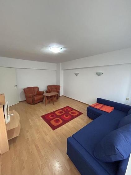 Apartament cu 3 camere decomandat în Obor