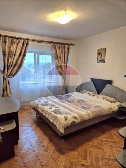 Apartament cu 4 camere decomandat, mobilat în Central