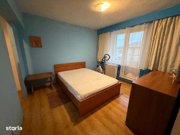 Apartament cu 4 camere decomandat în Central