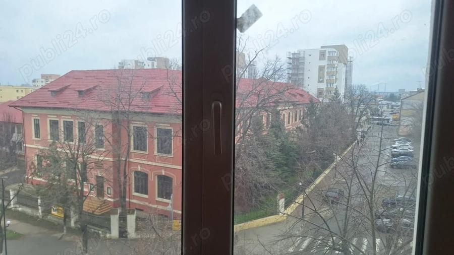 Apartament cu 3 camere semidecomandat în Ultracentral