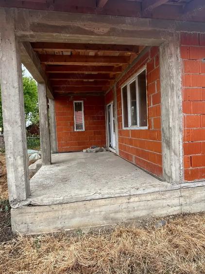 Casă cu 3 camere în Iecea Mare