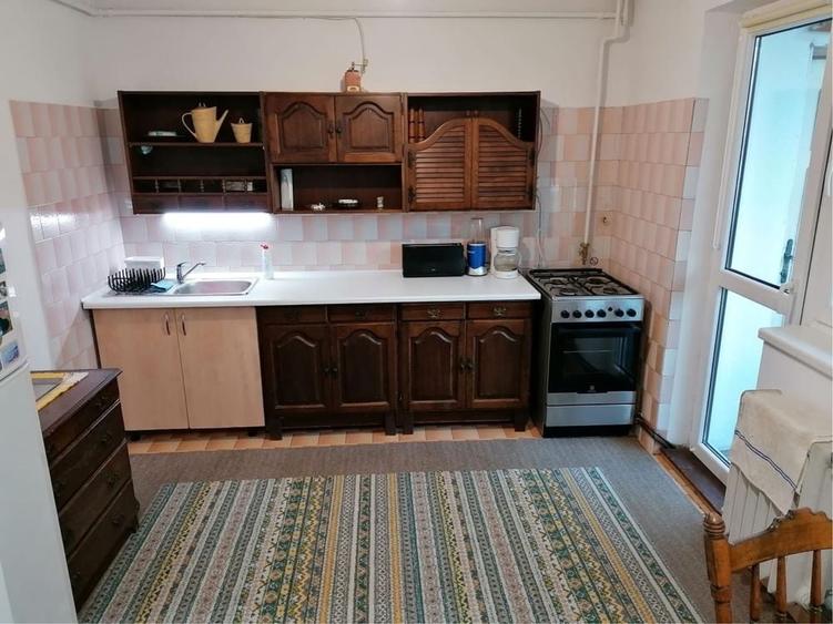 Apartament cu 3 camere semidecomandat în Grigorescu