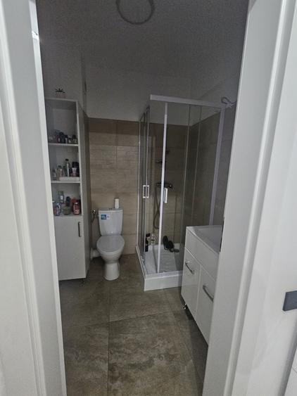 Apartament cu 3 camere decomandat în Olteni