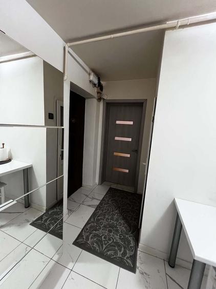 Apartament cu 3 camere decomandat în Vitan