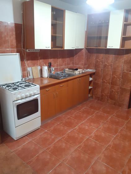 Apartament cu 3 camere semidecomandat, mobilat în Obor