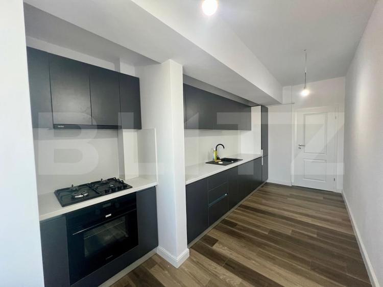 Apartament cu 3 camere semidecomandat, mobilat în Calea Severinului
