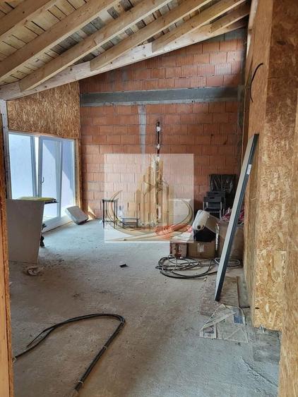 Duplex cu 4 camere cu Canalizare în Șag