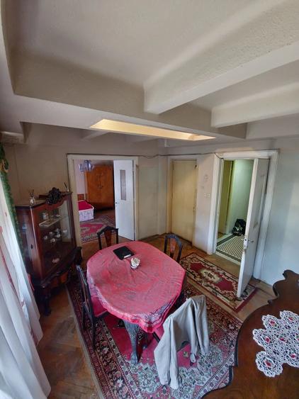 Apartament cu 4 camere decomandat în Universitate