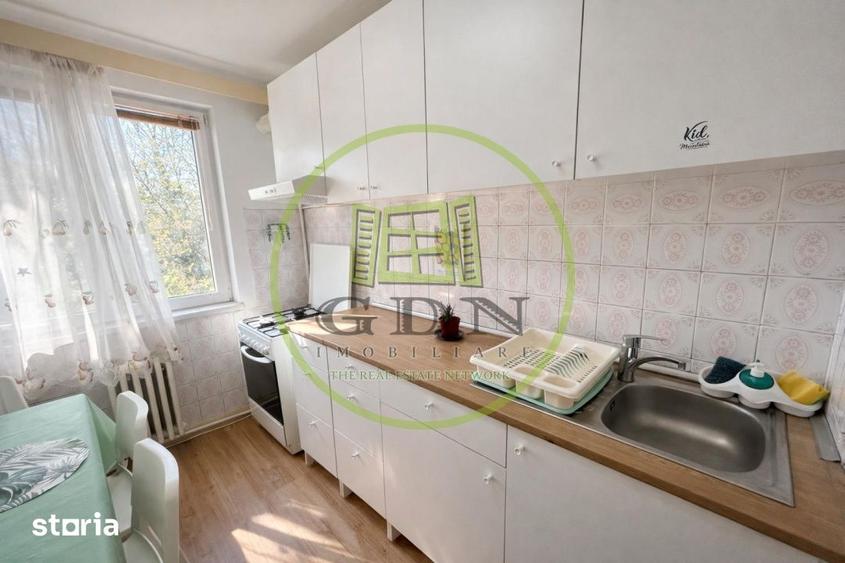 Apartament cu 3 camere decomandat, mobilat în Pajura
