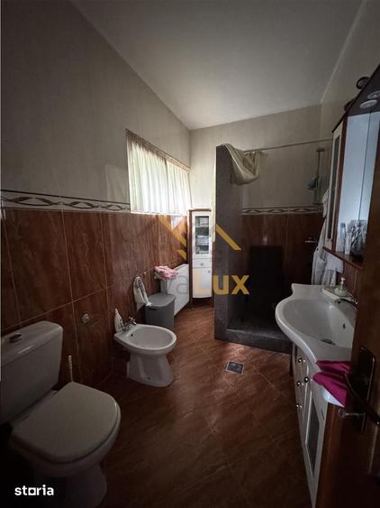 Casă cu 7 camere cu Teren 1800 Mp în Săsar