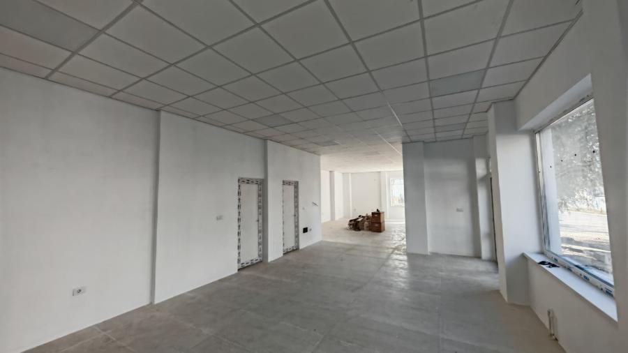 Spațiu comercial, de 100 mp, în Micro 14