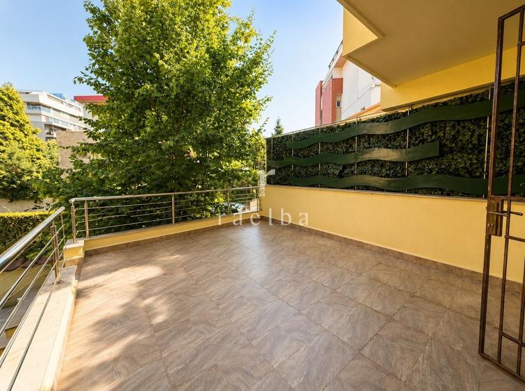 Duplex cu 12 camere cu Canalizare în Șoseaua Nordului
