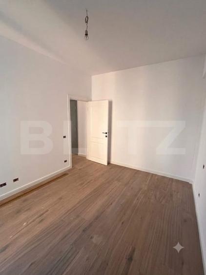 Apartament cu 3 camere decomandat în Central — fotografia 1