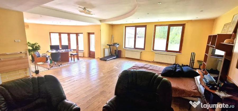 Casă cu 5 camere cu Teren 405 Mp în Coiciu