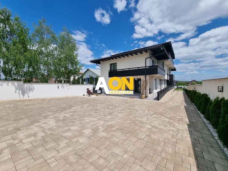 Casă individuală cu 10 camere cu Canalizare în Micești