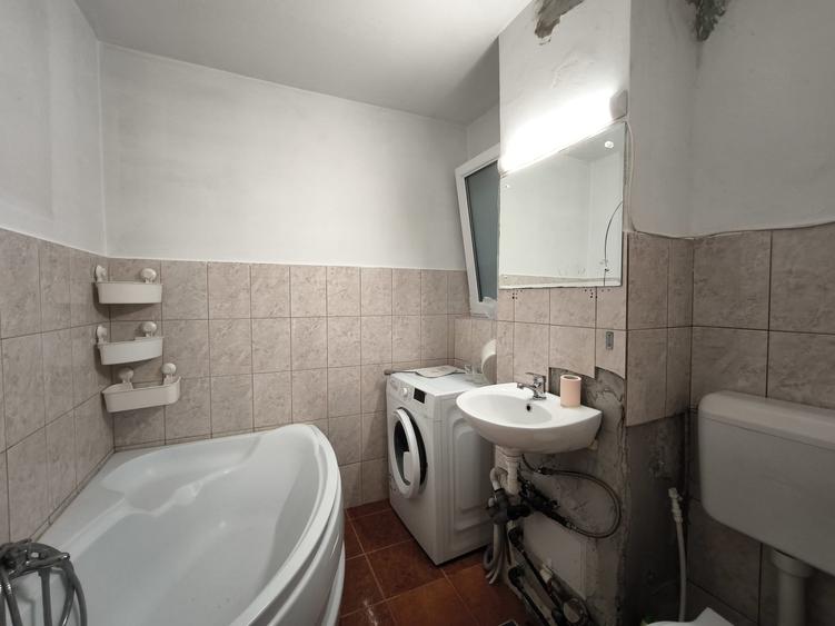 Apartament cu 2 camere decomandat în Eroii Revoluției