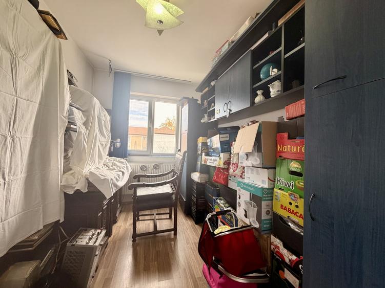 Apartament cu 3 camere decomandat, mobilat în Dacia