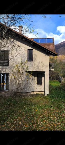 Casă cu 7 camere cu Teren 822 Mp în Măru