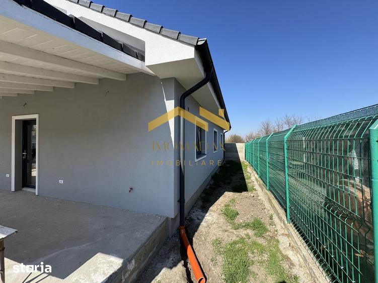Casă cu 4 camere cu Teren 400 Mp în Sânmihaiu Român