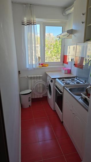 Apartament cu 3 camere semidecomandat în Exterior Vest