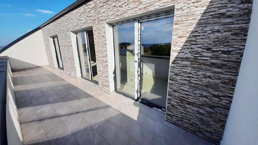Duplex cu 6 camere cu Canalizare în Europa