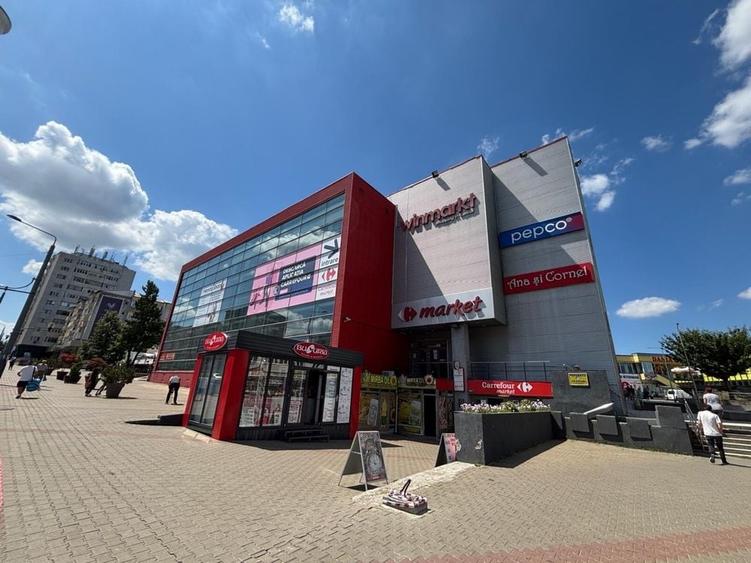 Spațiu comercial, de 300 mp, în Central