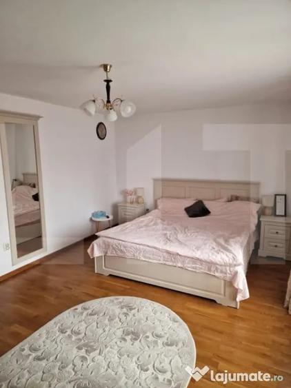 Casă cu 7 camere cu Teren 2252 Mp în Coșula