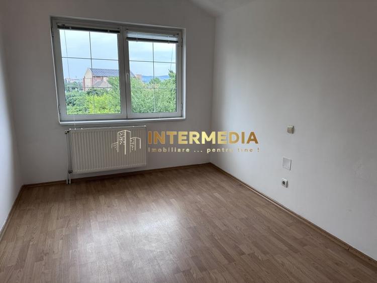 Casă individuală cu 4 camere cu Canalizare în Cetate
