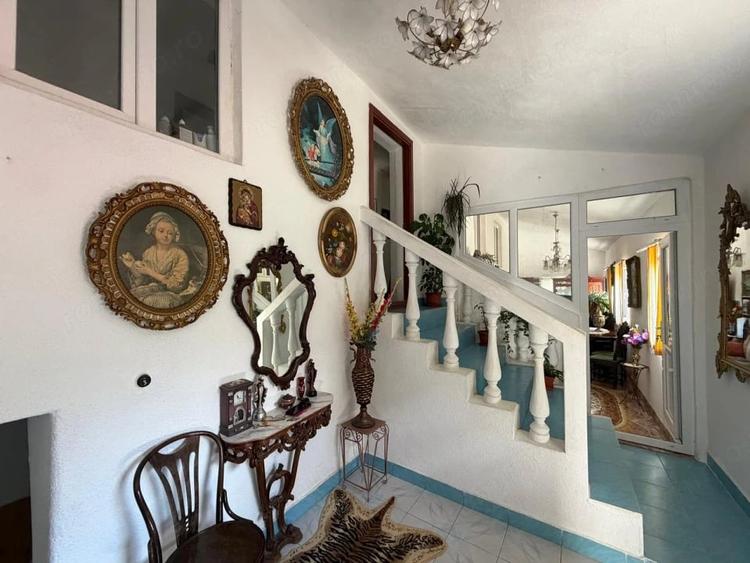 Casă cu 5 camere cu Teren 130 Mp în Lascăr Catargiu