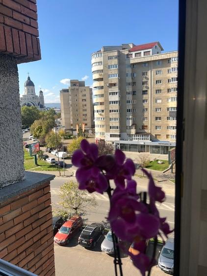 Apartament cu 3 camere decomandat, mobilat în Central