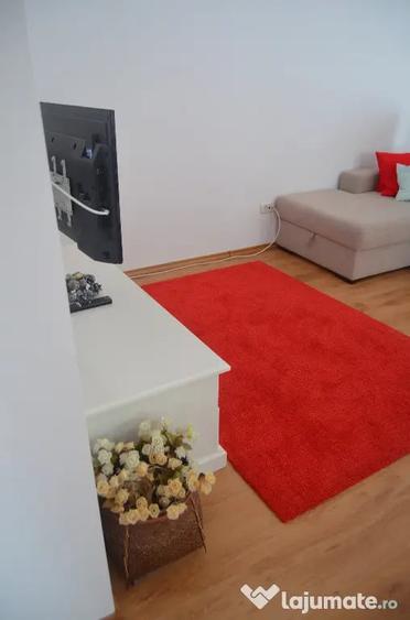 Apartament cu 3 camere decomandat în Poiana Țapului