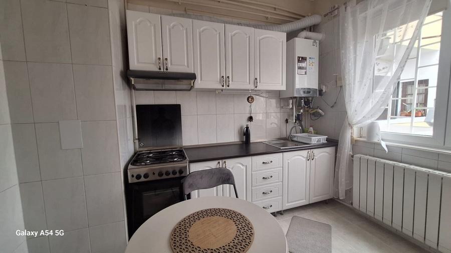 Apartament cu 2 camere semidecomandat, mobilat în Parcul Carol