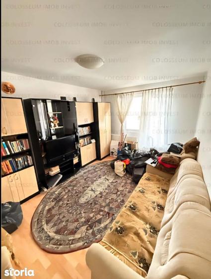 Apartament cu 3 camere decomandat în Astra