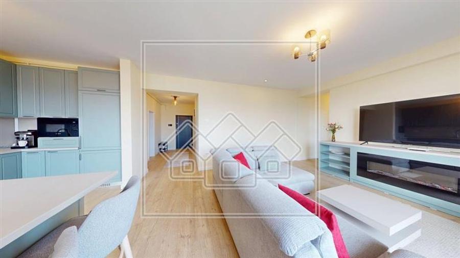 Penthouse cu 3 camere nedecomandat în Exterior Sud