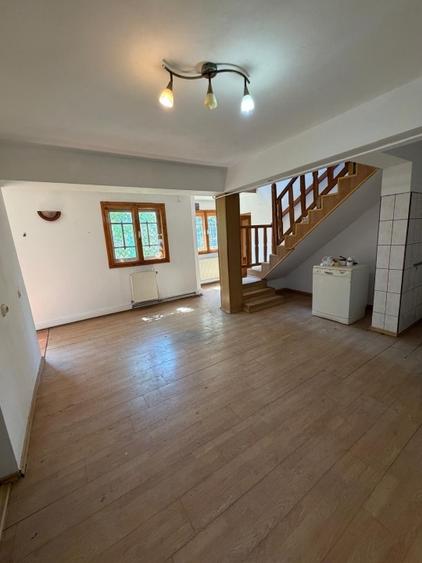 Casă individuală cu 4 camere cu Canalizare în