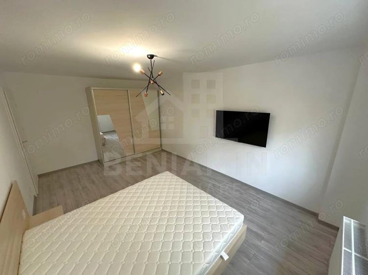 Apartament cu 4 camere decomandat în Central