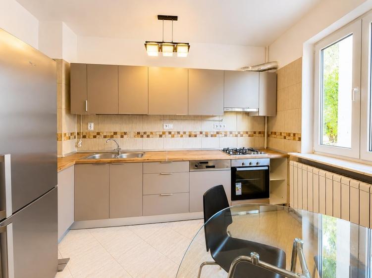 Apartament cu 4 camere decomandat în Dorobanți