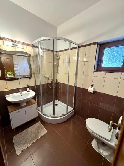 Casă individuală cu 5 camere cu Canalizare în Lunei