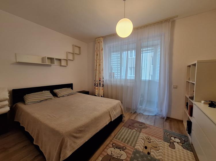 Apartament cu 3 camere semidecomandat, mobilat în Florești